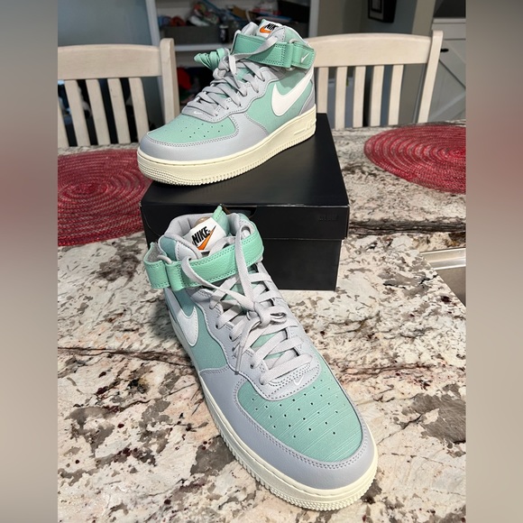 Nike Air Force 1 Mid 07 LX Enamel Green Grey Fog Sail Fresh DQ8766-002 Men's 9.5